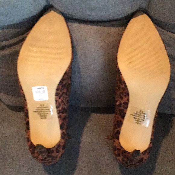 Express. Boots. Leapord Print. - Picture 2 of 3